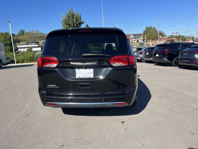 Used 2020 Chrysler Pacifica Touring-L w/ Tire & Wheel Group