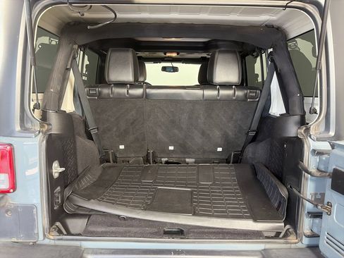Used 2015 Jeep Wrangler Unlimited Rubicon AWD/4WD image 24