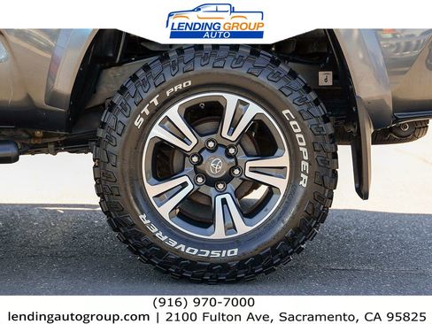 Used 2016 Toyota Tacoma TRD Sport image 10