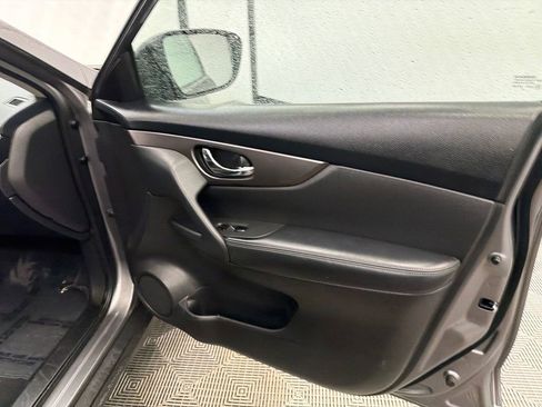 Used 2016 Nissan Rogue SV FWD image 15