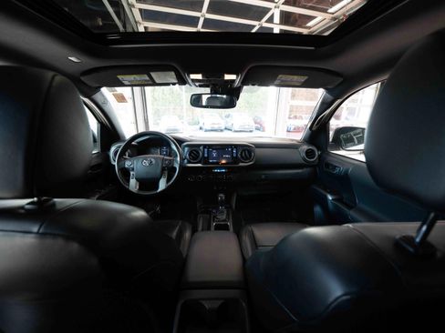 Used 2019 Toyota Tacoma TRD Off-Road image 19