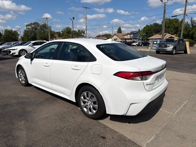 Used 2025 Toyota Corolla LE FWD image 5