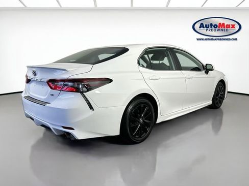 Used 2024 Toyota Camry SE FWD image 2