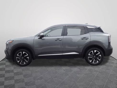 Used 2025 Nissan Kicks SV AWD/4WD image 2