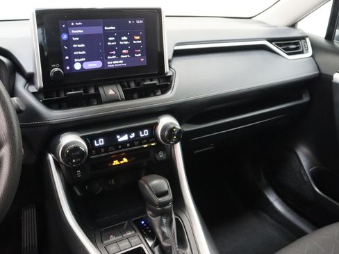 Used 2025 Toyota RAV4 XLE FWD image 16
