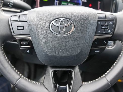 Used 2025 Toyota Camry SE image 23