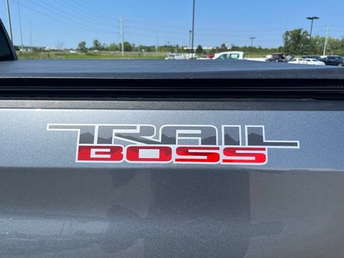 Used 2020 Chevrolet Silverado 1500 LT Trail Boss AWD/4WD image 32