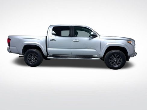 Used 2022 Toyota Tacoma SR5 AWD/4WD image 10