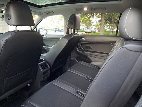 Certified 2021 Volkswagen Tiguan SE w/ Panoramic Sunroof Package image 8