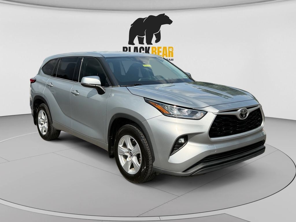 Used 2020 Toyota Highlander LE AWD/4WD image 1