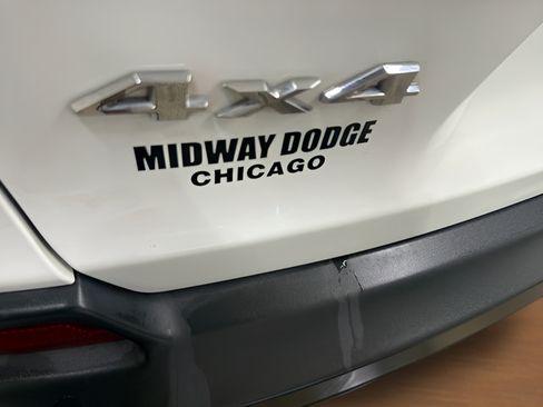 Used 2019 Jeep Cherokee Latitude w/ Cold Weather Group AWD/4WD image 8