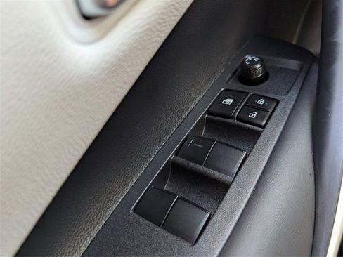 Used 2025 Toyota Corolla SE image 30