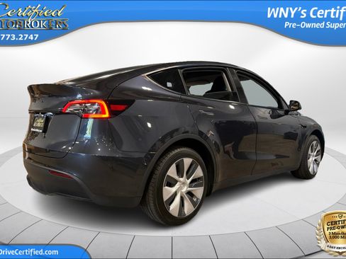Used 2024 Tesla Model Y Long Range RWD image 7