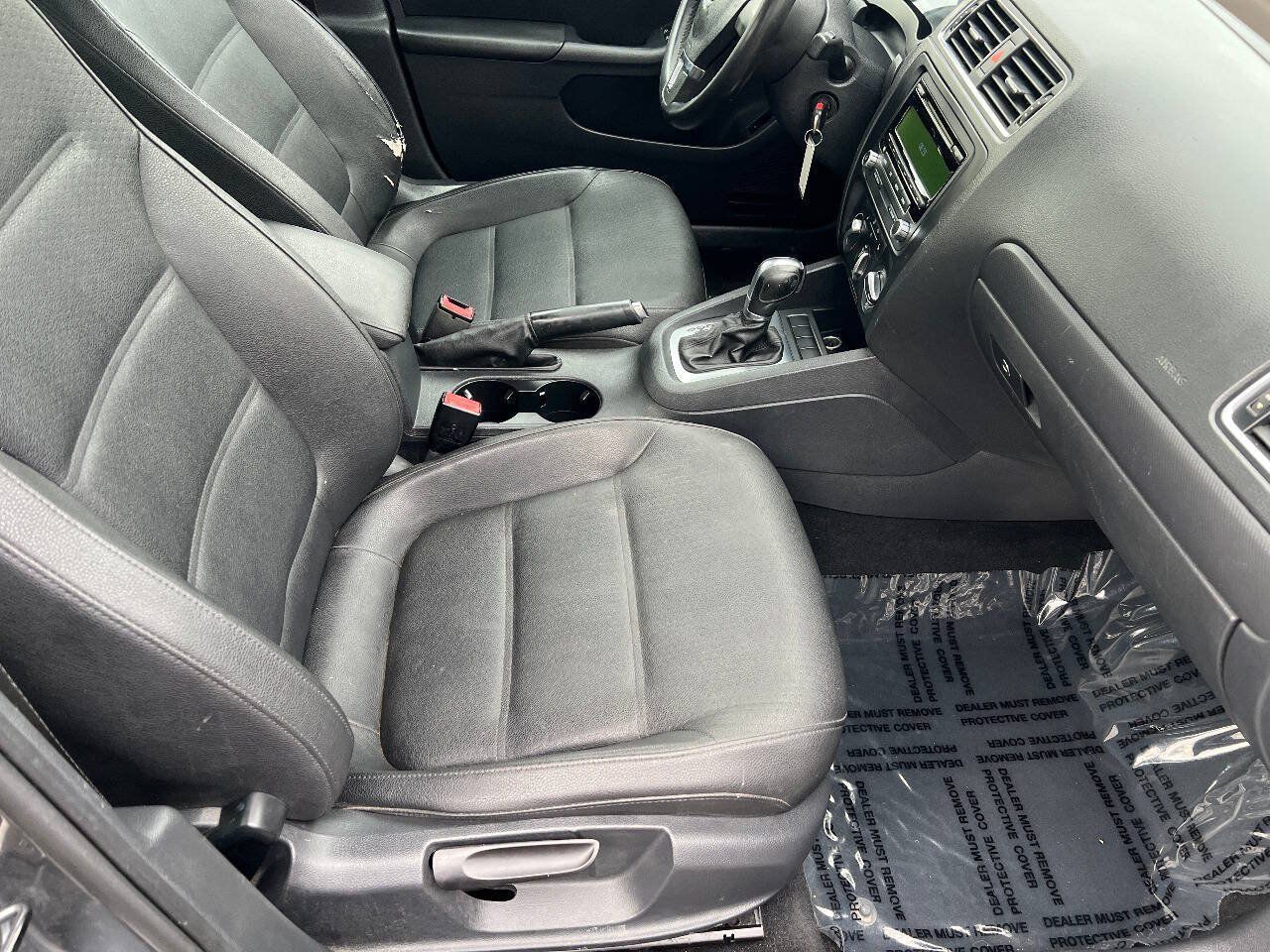 Used 2012 Volkswagen Jetta SE FWD image 25