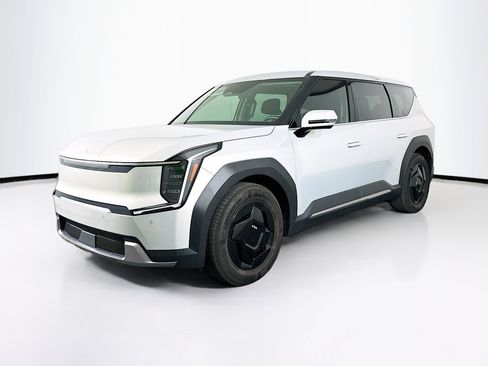 Used 2024 Kia EV9 Light RWD image 3