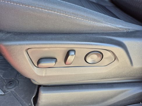 Used 2022 Chevrolet Silverado 1500 Custom AWD/4WD image 14