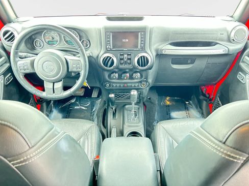 Used 2015 Jeep Wrangler Unlimited Sahara w/ Dual Top Group AWD/4WD image 16