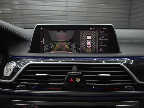 Used 2021 BMW 750i xDrive w/ M Sport Package AWD/4WD image 28