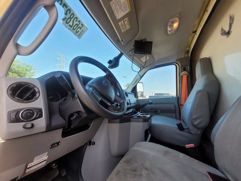 Used 2021 Ford E-450 and Econoline 450 Super Duty RWD image 18