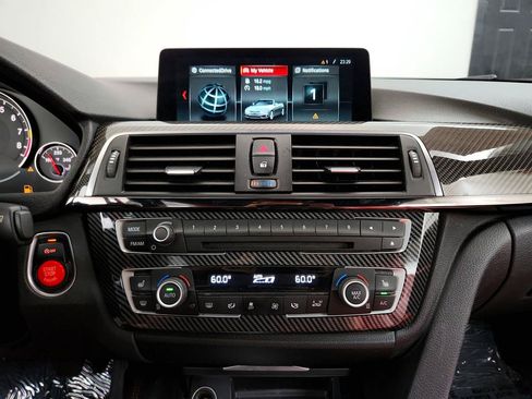 Used 2016 BMW M4 Convertible RWD image 19