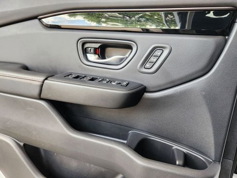 Used 2023 Honda Pilot TrailSport image 22