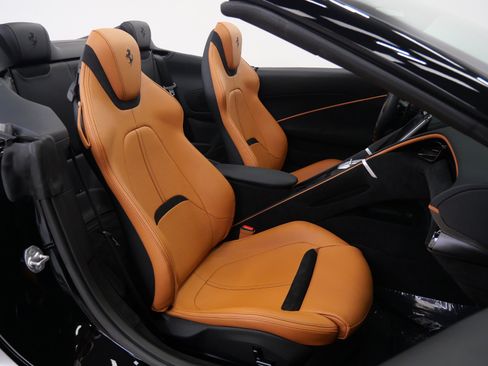 Used 2025 Ferrari Roma Spider RWD image 25