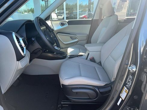 Used 2024 Kia Soul LX FWD image 17