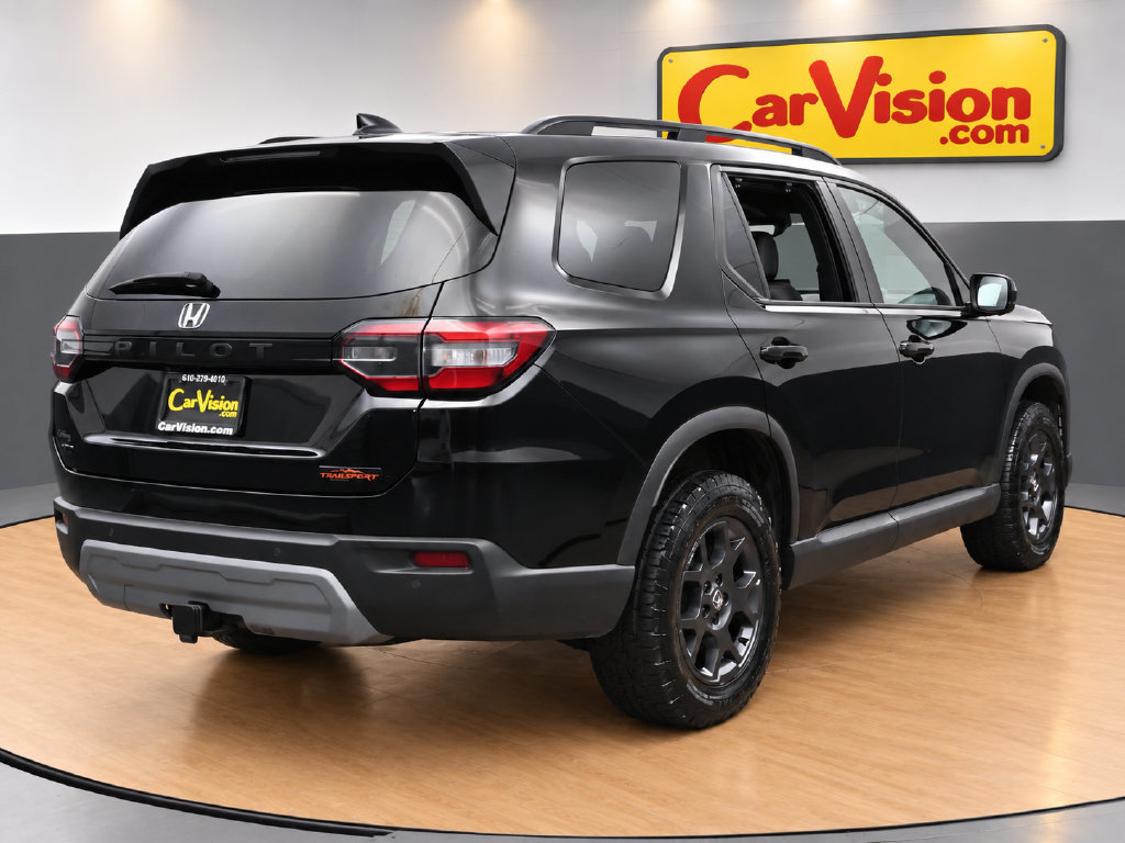 Used 2025 Honda Pilot TrailSport image 4