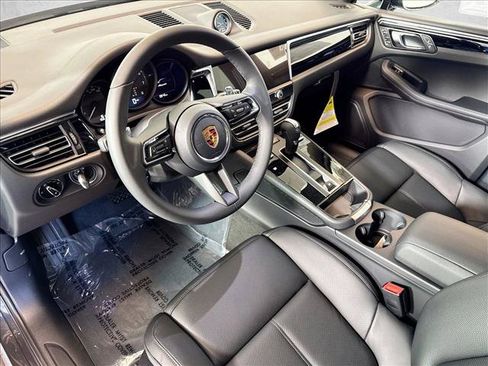 Certified 2026 Porsche Macan AWD/4WD image 4