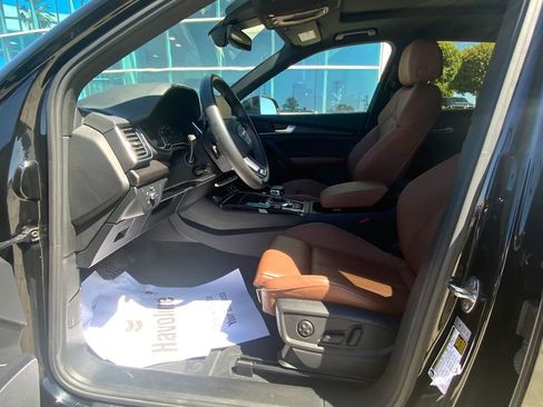 Used 2024 Audi Q5 2.0T Premium w/ Convenience Package image 9