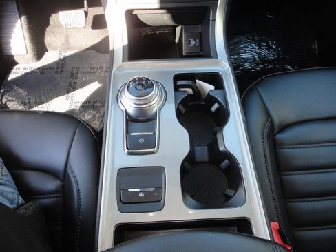 Used 2024 Ford Edge SEL image 7