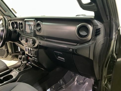 Used 2022 Jeep Gladiator Willys image 25