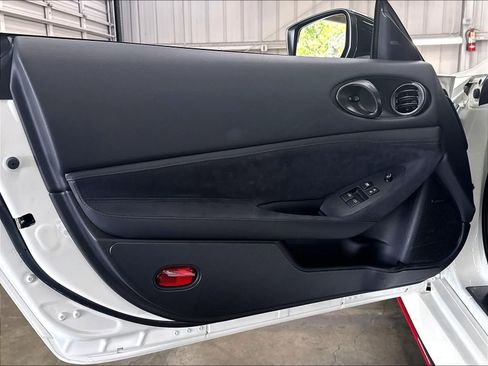 Used 2027 Nissan Z NISMO RWD image 22