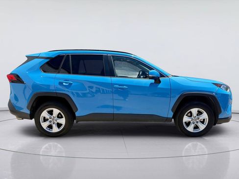 Used 2021 Toyota RAV4 XLE AWD/4WD image 2