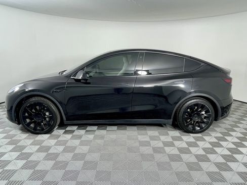 Used 2021 Tesla Model Y Long Range image 2