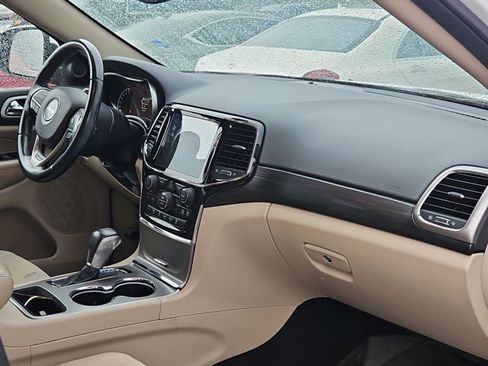 Used 2020 Jeep Grand Cherokee Laredo w/ 18" Wheel & 8.4" Radio Group image 16