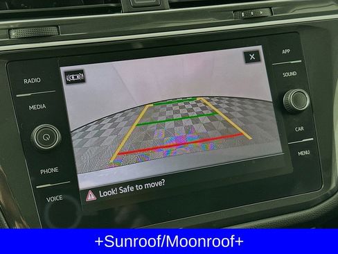 Used 2024 Volkswagen Tiguan SE w/ Panoramic Sunroof Package image 20