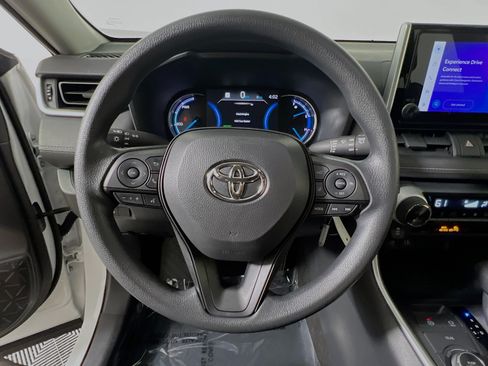 Used 2025 Toyota RAV4 LE AWD/4WD image 18