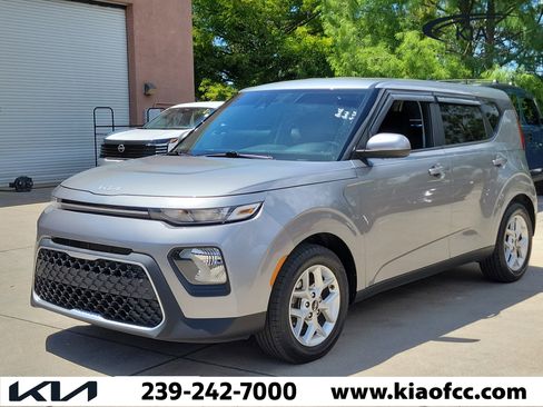 Used 2022 Kia Soul LX w/ Technology Package FWD image 5