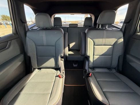 Used 2025 GMC Acadia AT4 w/ Super Cruise Package image 13