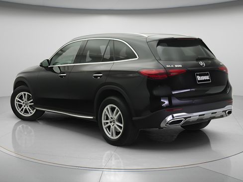 Certified 2025 Mercedes-Benz GLC 300 4MATIC image 2