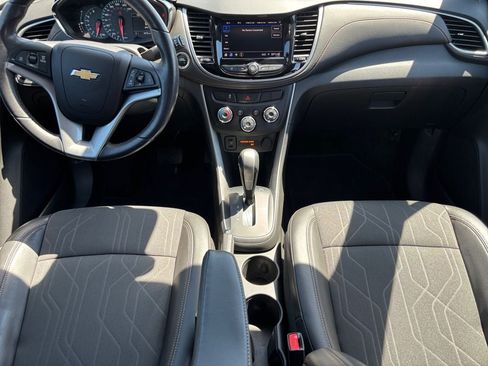 Used 2022 Chevrolet Trax LT w/ LT Convenience Package AWD/4WD image 12