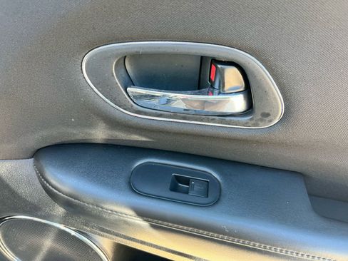 Used 2017 Honda HR-V EX image 17