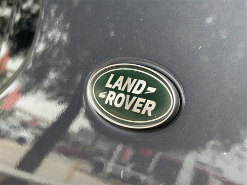 Used 2024 Land Rover Discovery S image 10