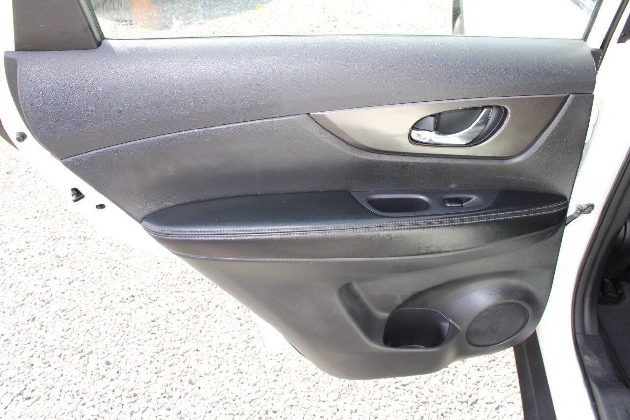Used 2015 Nissan Rogue S AWD/4WD image 22
