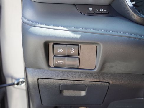 Certified 2024 Toyota Highlander XSE image 32