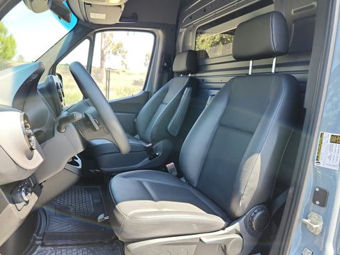 Used 2024 Mercedes-Benz Sprinter 2500 image 6