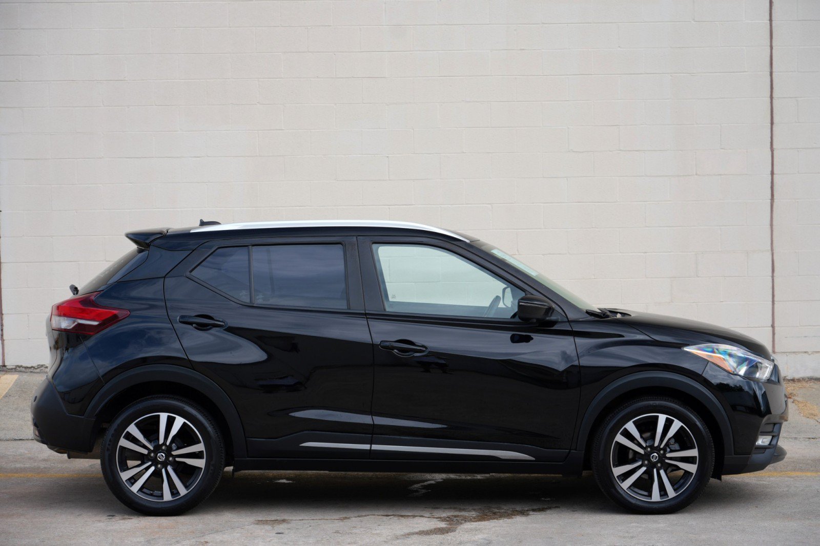 Used 2020 Nissan Kicks SR FWD image 43