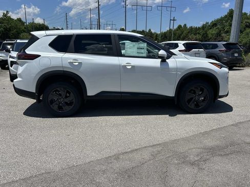 New 2026 Nissan Rogue SV FWD image 8