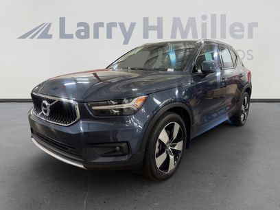 Used 2021 Volvo XC40 T5 Momentum w/ Premium Package